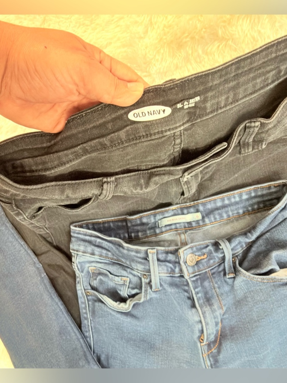Bundle of 2 Womens Size 6 Jeans OLD NAVY Super Skinny & LEVI'S - BOTH MID-RISE - Picture 2 of 3